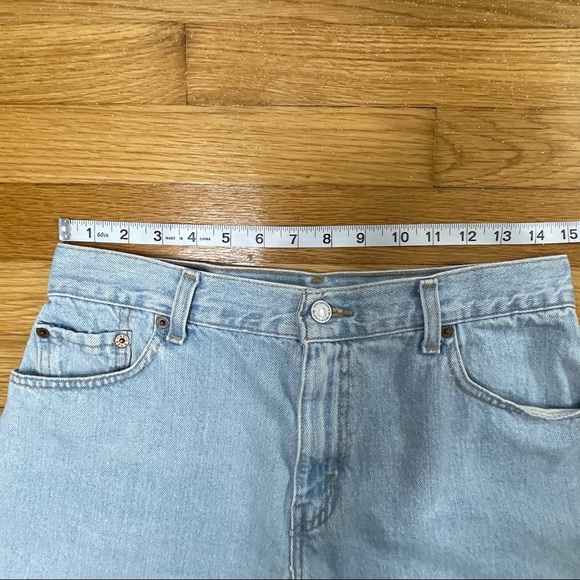 Women’s Vintage Levi’s High Waisted Mom Jean Shorts - Picture 10 of 13